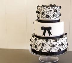 Bakerpan fondant texture close-up highlighting smoothness for easy rolling