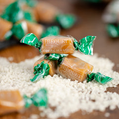 Béquet close-up of caramel texture highlighting soft chew and creamy finish