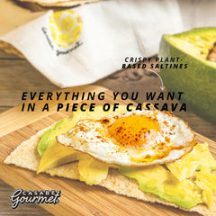 Casabe Gourmet close-up of cracker texture highlighting thin crispness and crunch benefit