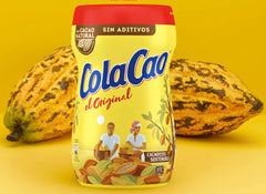 Cola Cao being stirred into a mug of milk, demonstrates quick preparation
