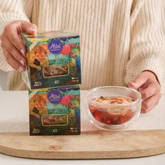 Everglobe Alibú sachet contents close-up showing dried fruit pieces and vivid colors