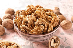 Farm Fresh Nuts resealable zipper detail preserving crunch and keeping nuts fresh benefit