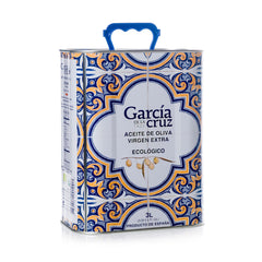 García DE LA cruz front tin showing branding and easy-pour spout benefit