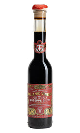 Giusti bottle front view showing label and premium presentation benefit