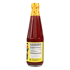 Jufran banana sauce pouring closeup highlighting smooth texture and easy pour for dipping