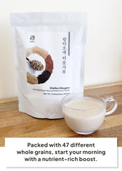 K FOOD misugaru scoop with powder showing easy portioning benefit