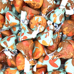 KLUB BULK close-up of multi-color foil-wrapped milk chocolate highlighting individual freshness and shine