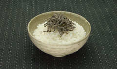 くらこん Kurakon next to spoon and rice to show 500g scale and serving suggestion