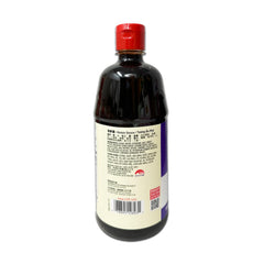 LKK hoisin sauce being poured onto grilled pork to show glazing benefit