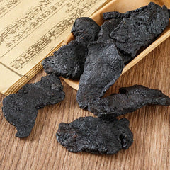 LUCENTIS pouring slices into teapot for rich herbal infusion benefits