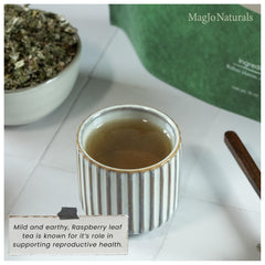 MagJo loose leaves on wooden spoon illustrating cut-and-sifted size and easy measuring