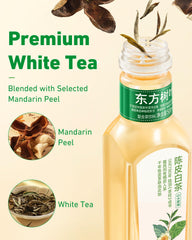ORIENTAL LEAF pouring tea into a glass showing natural color and refreshment