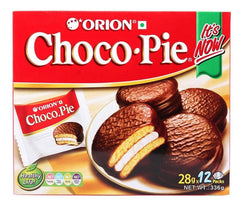 Orion Choco Pie close-up cross section revealing marshmallow cream center and cake layers for texture clarity