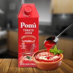 Pomì close-up pour into glass highlighting smooth texture and natural flavor