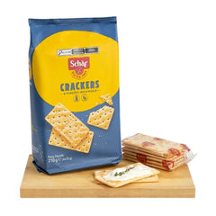 Schär close-up of cracker texture highlighting crisp, light crunch benefit