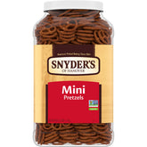 Snyder's of Hanover front canister showing 40 oz label and shareable size benefit