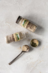 Close-up of Spice Islands Beau Monde powder texture highlighting balanced savory blend