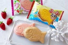 sugimura-ya snack held in hand showing 0.7oz portion size for on-the-go convenience