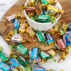 THE HAMPTON CANDY COMPANY Arcor toffee held in hand to show size and portion convenience