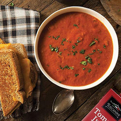 Tuscanini juice close-up texture showing rich tomato color and fresh-looking consistency for cooking