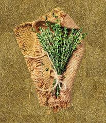 Unpretentious ground thyme label detail highlighting vegan, gluten-free benefits