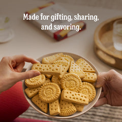 Walkers crumbly buttery texture close-up, demonstrates rich melt-in-mouth appeal