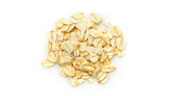 Yupik close-up of rolled oat flakes highlighting texture and easy-cooking benefit
