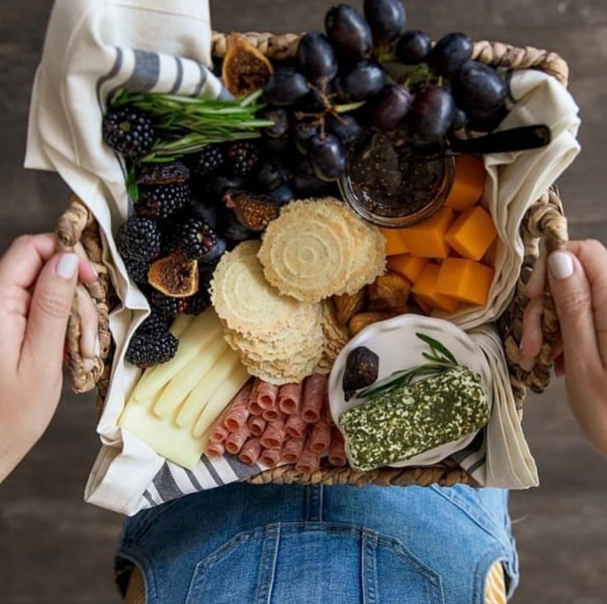 34° individual 4.5oz bags in hand showing portable serving size