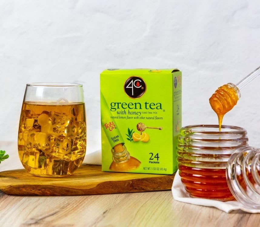 4C stix dissolving in bottle demonstrating fast mixing and clear green tea flavor