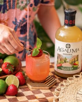 AGALIMA pouring mix over ice demonstrating fast cocktail preparation benefit