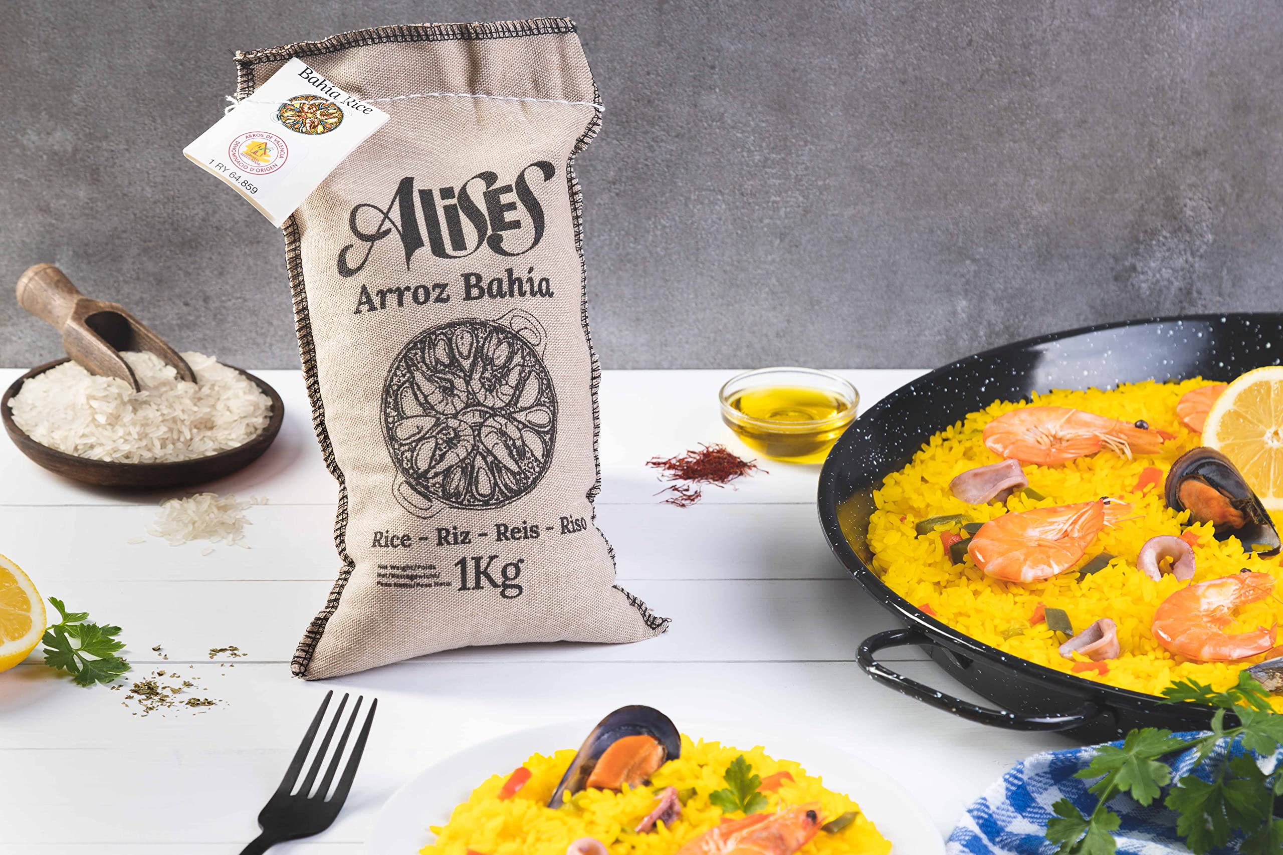 Alises rice cooking in paella pan demonstrating even absorption and flavor development
