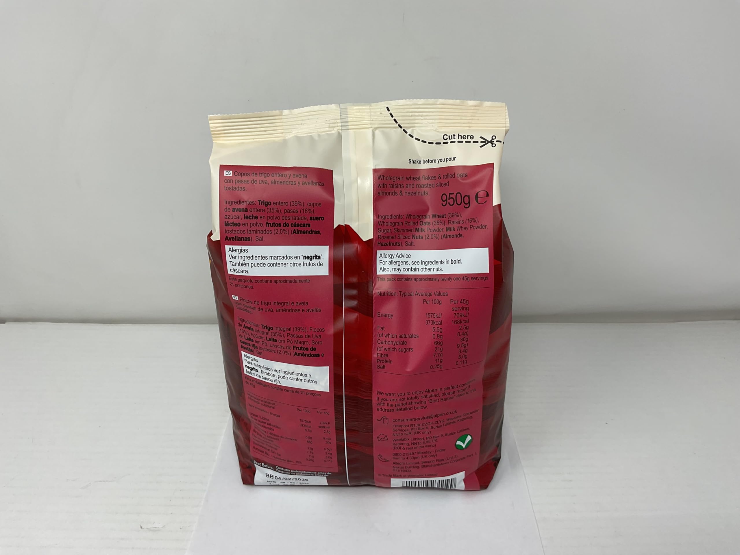 Alpen original 950g pack beside a cereal bowl to show scale and generous family-sized supply