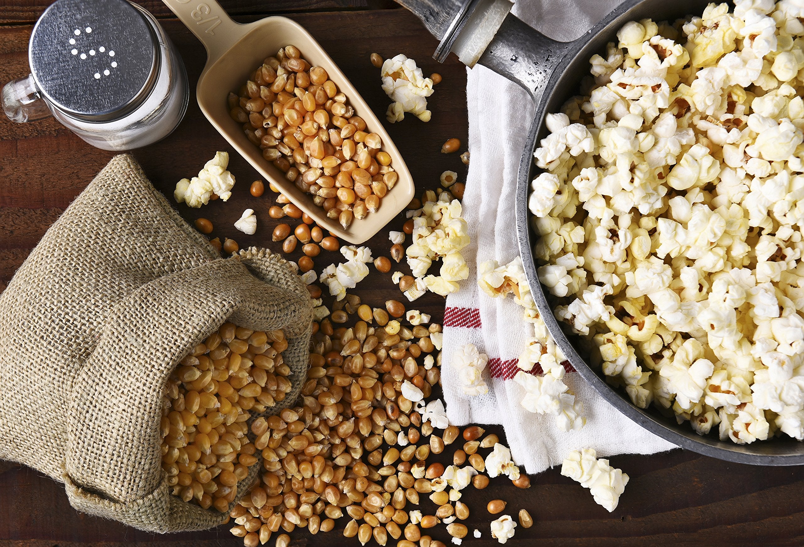 Amish Country Popcorn coconut oil jar close-up highlighting clean texture and popping benefit