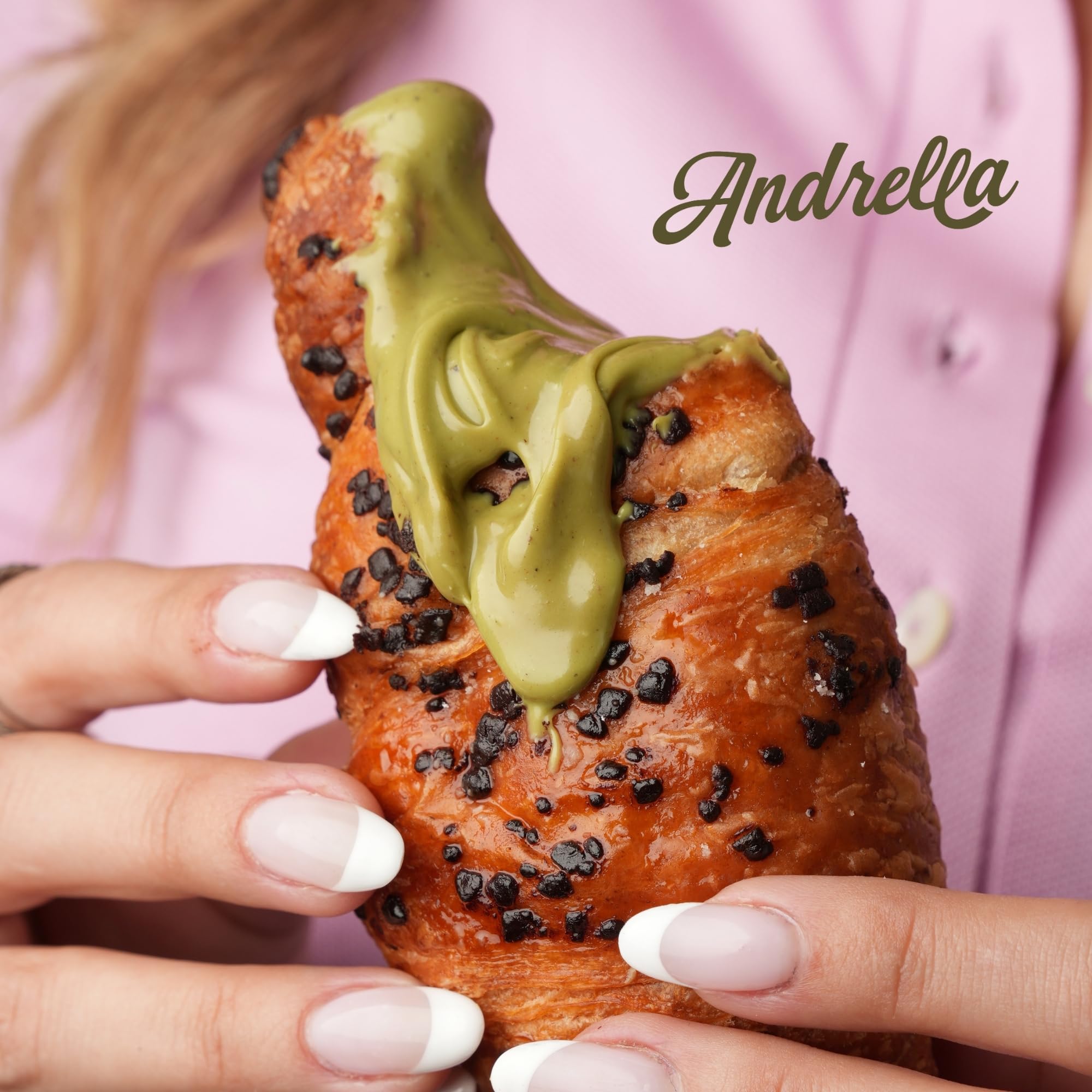 Andrella 500g jar beside everyday items indicating convenient size for kitchens