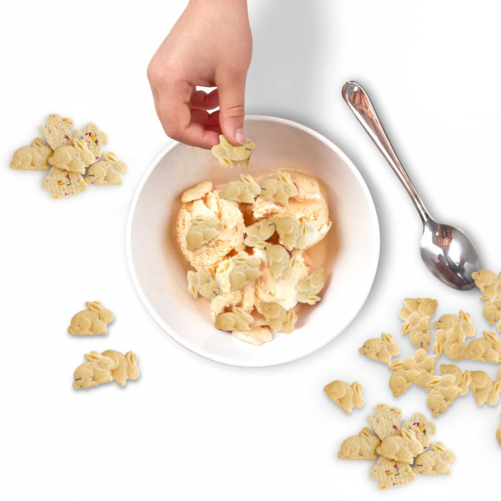 Annie's cheddar bunnies closeup highlighting real cheese flavor benefit