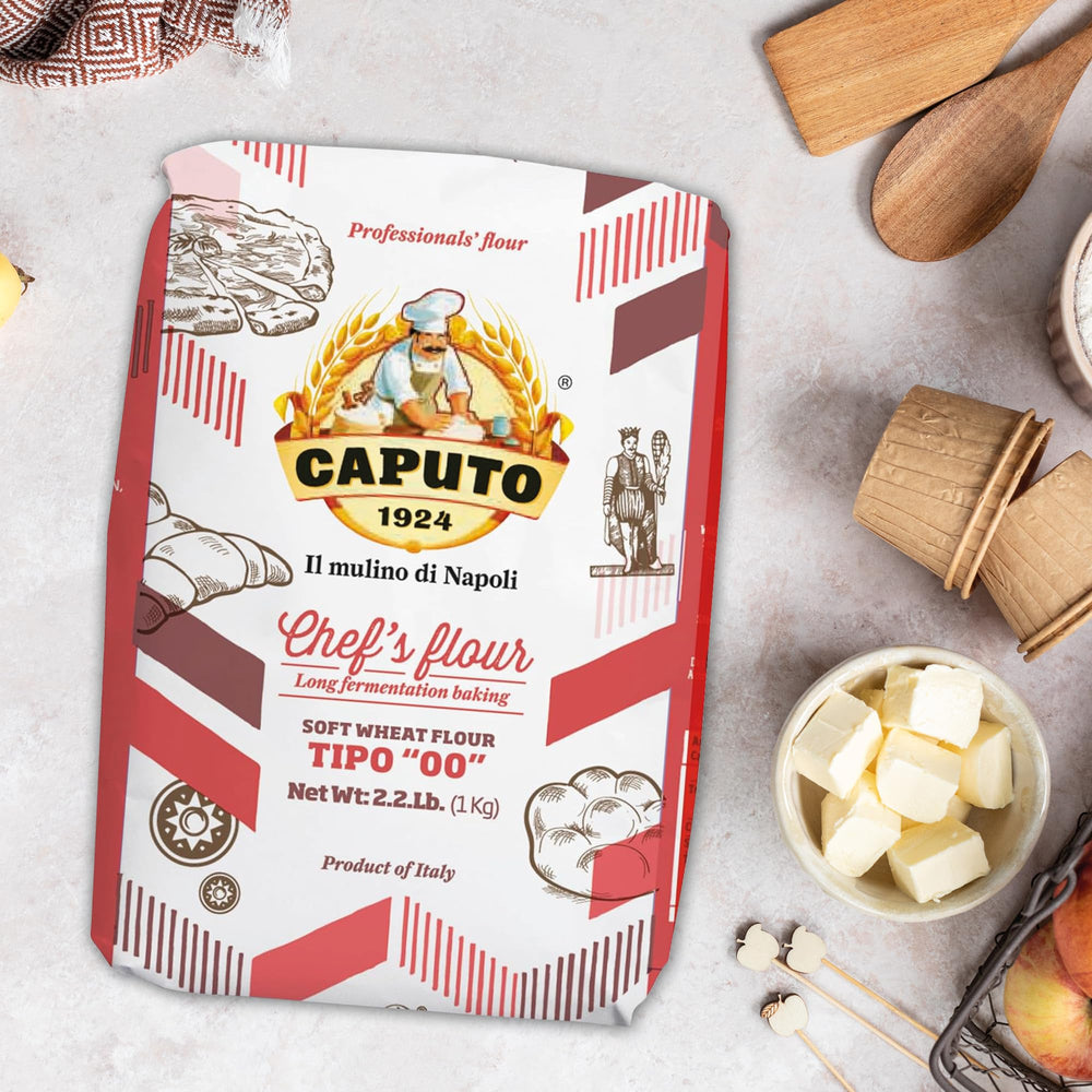 Antimo Caputo bag open with flour pouring, demonstrating easy measuring