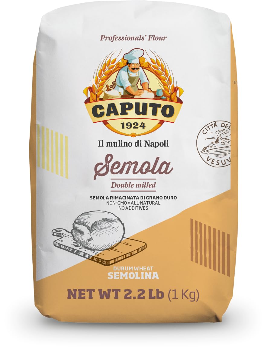 Antimo Caputo close-up of flour texture highlighting fine '00' grind and semola grain contrast