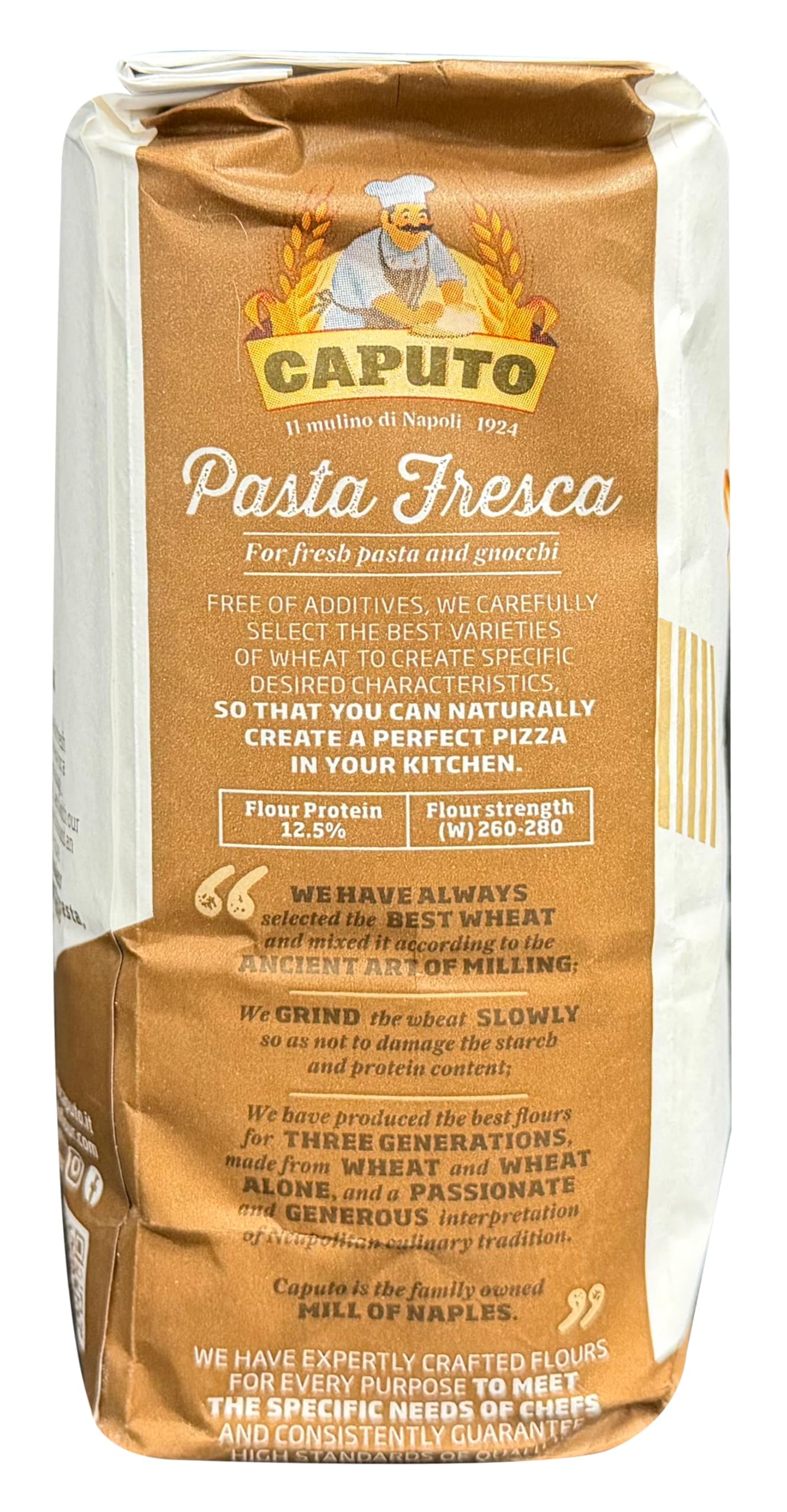 Antimo Caputo bag next to measuring scale showing 2.2 lb size for recipe planning