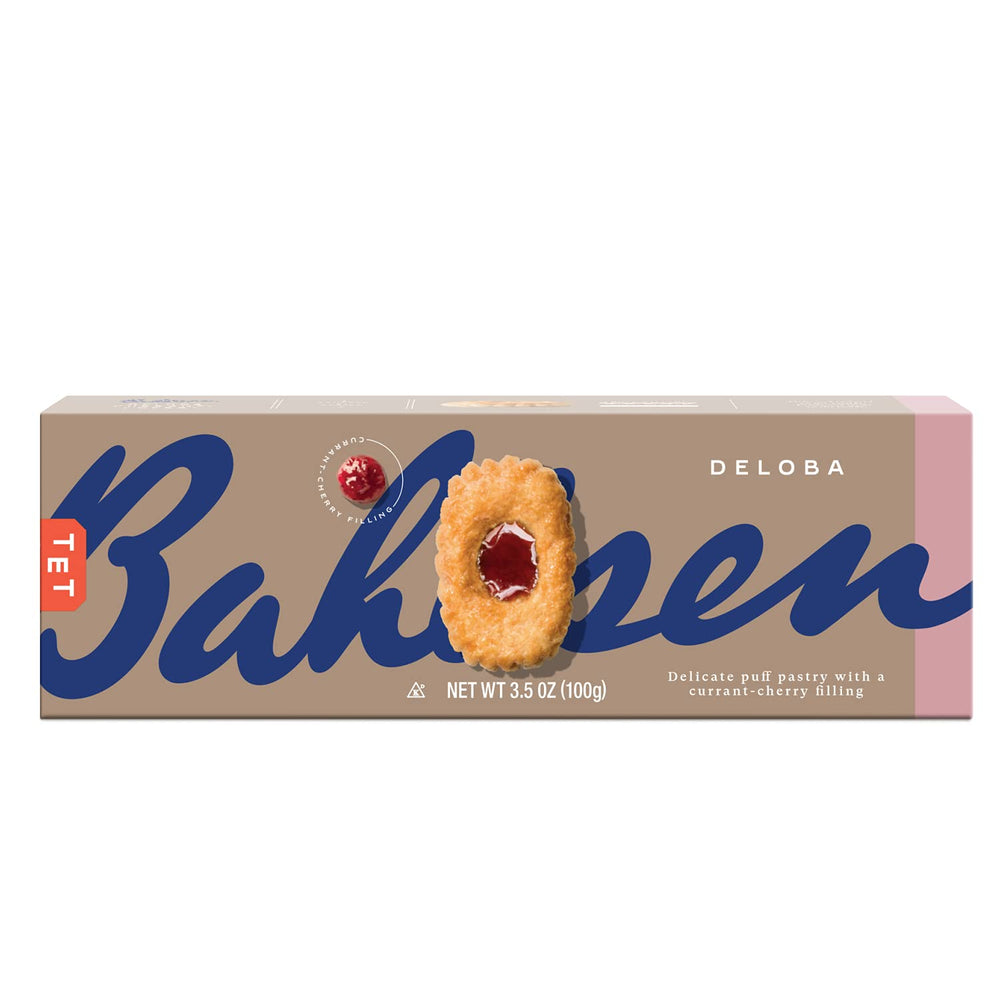 Bahlsen Deloba close-up of flaky pastry layers highlighting crisp texture and buttery flavor