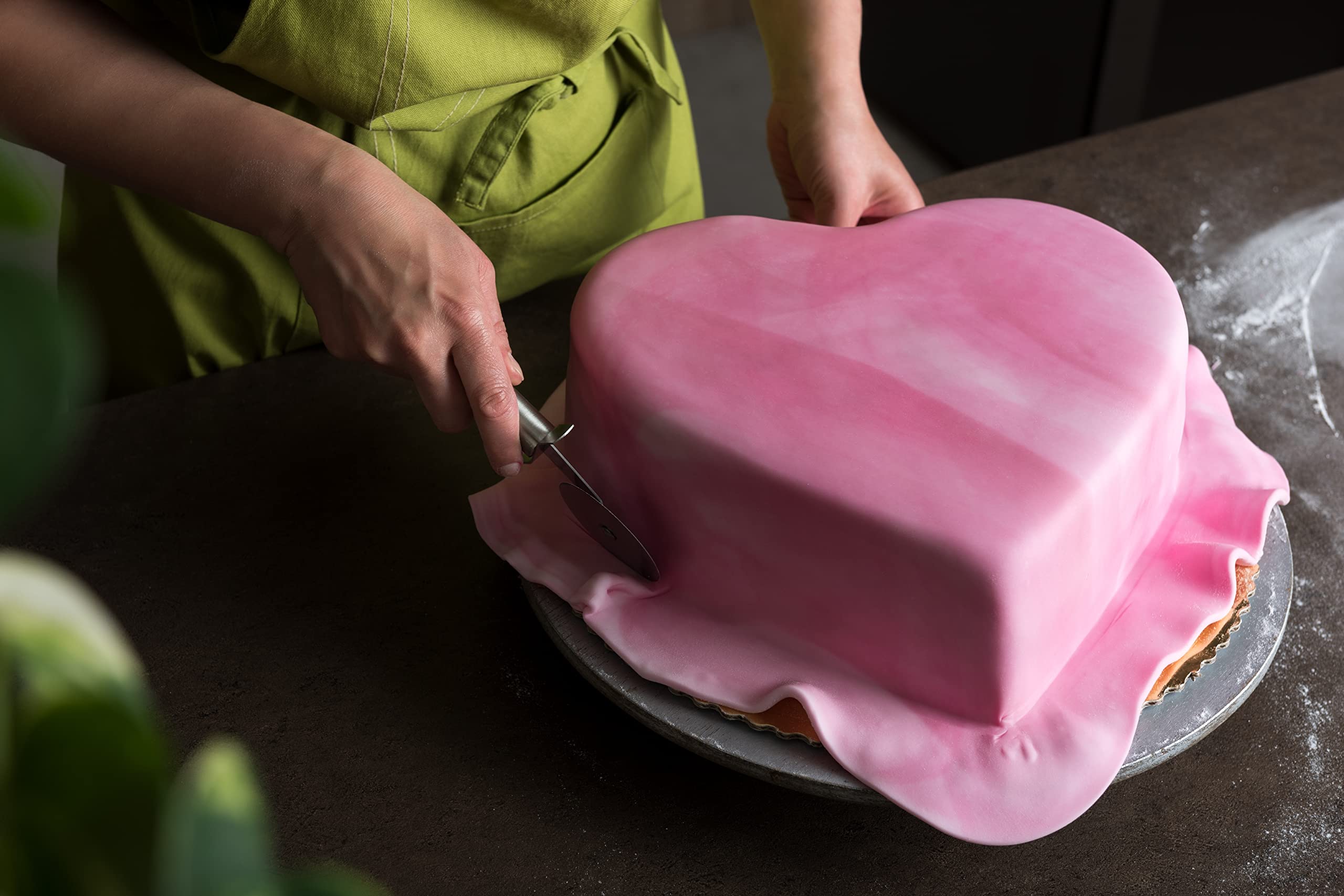 Fondant cutters and delicate Bakerpan details showcasing precise decoration capability