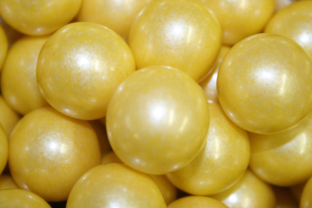BAYSIDE CANDY front pack showing gold shimmer and solid gumballs, ideal for displays