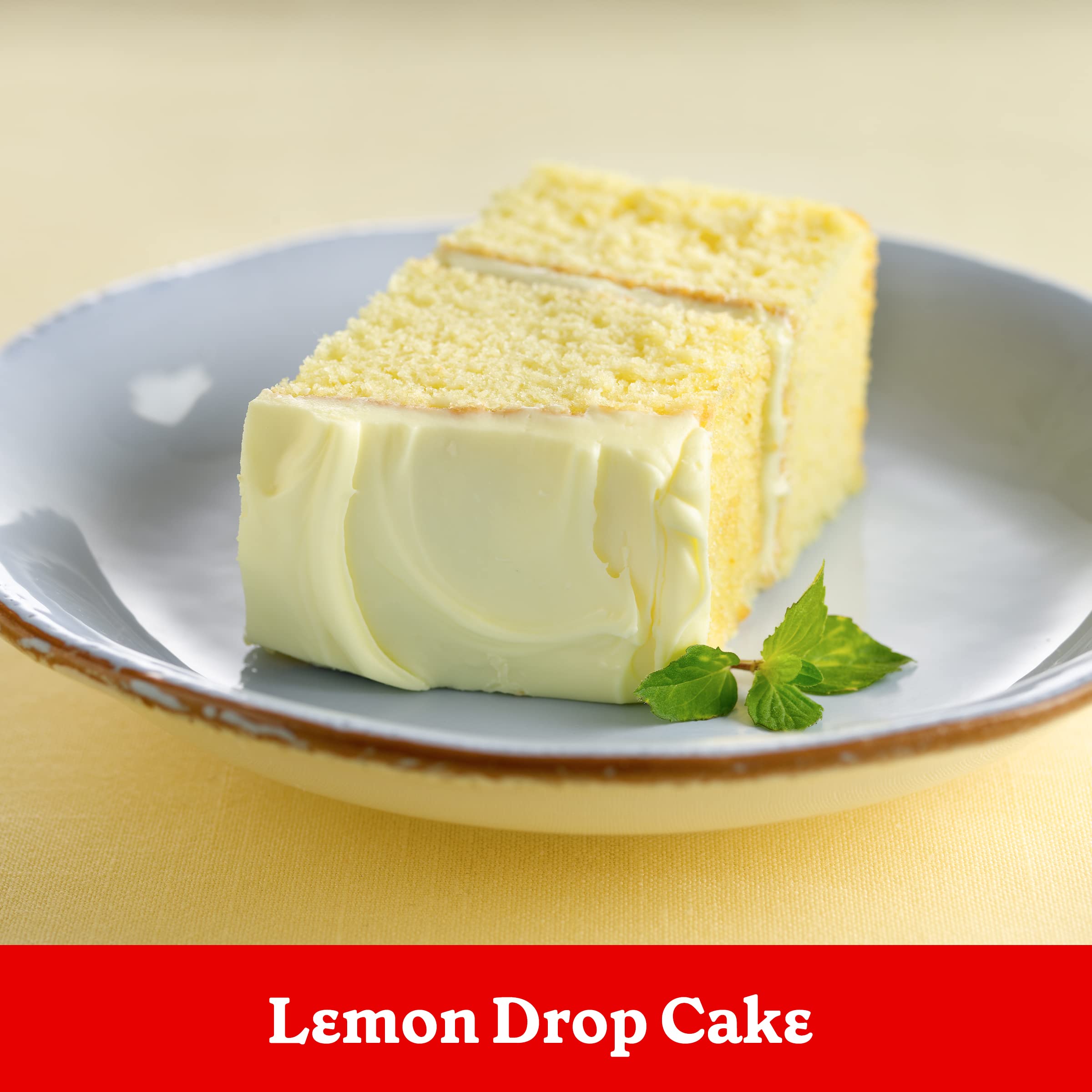 Betty Crocker frosting piped onto cake demonstrating decorating ease and stability