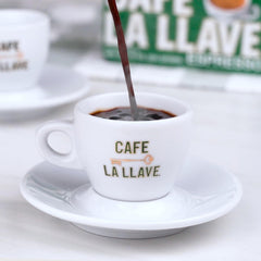 Café La Llave ground texture close-up showing fine grind consistency for versatile brewing