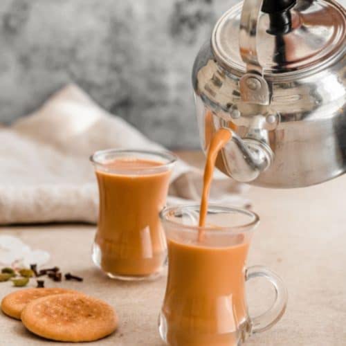 CENVEL ORIGINAL instant chai powder texture showcasing creamy milk and spice blend