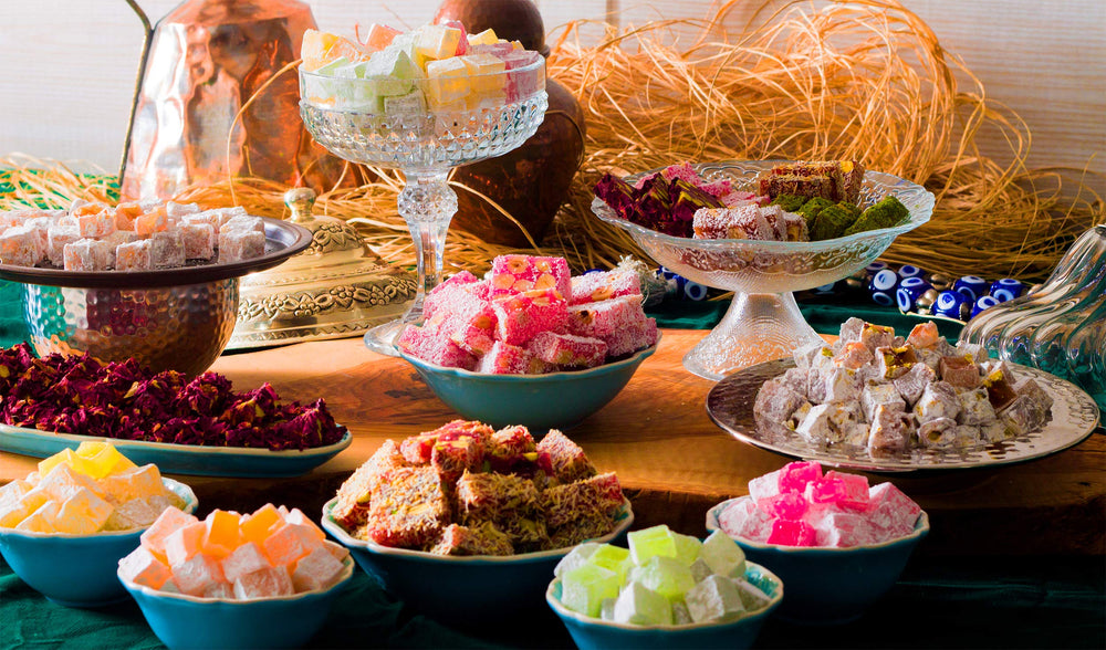 Çerez Pazarı served with tea illustrating traditional pairing and elegant serving idea