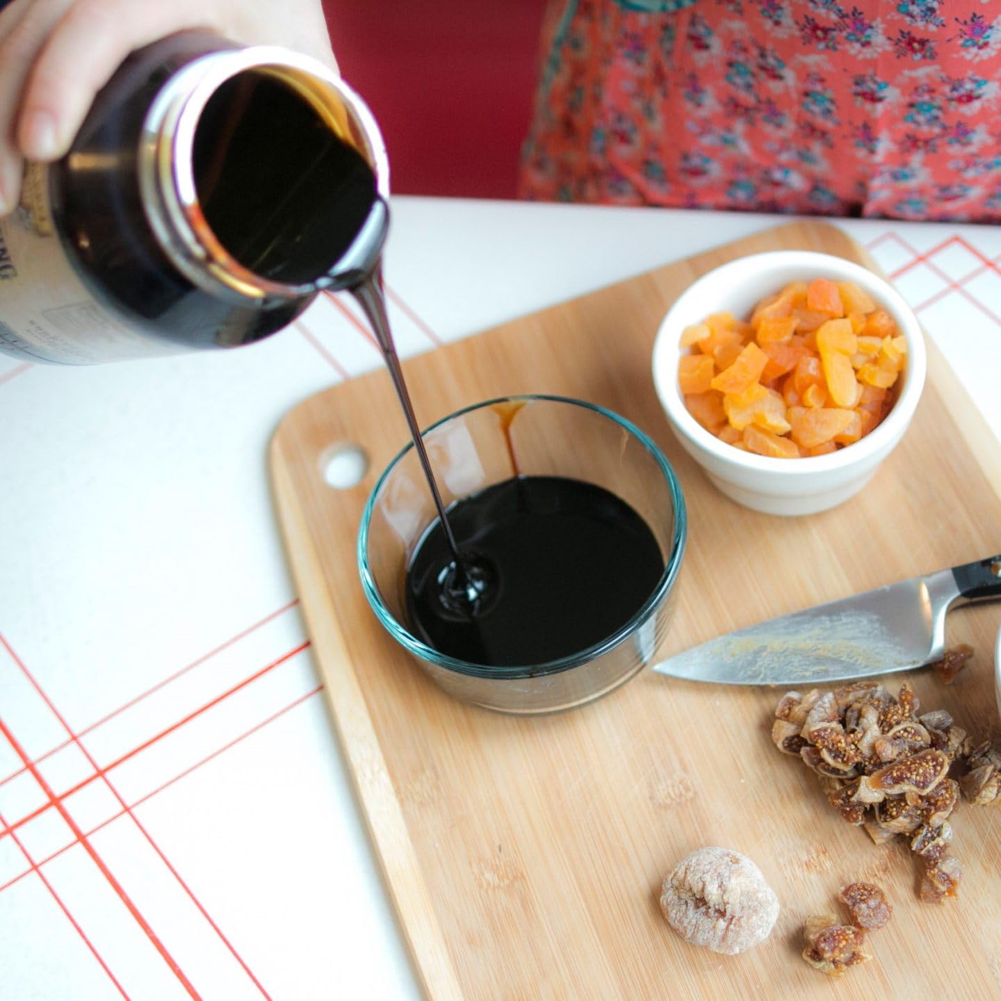 Chef's Quality molasses pouring close-up showing smooth texture and consistent flow benefit