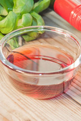 Chef's Quality red vinegar label and cap closeup highlighting 5% acidity and made-in-USA quality
