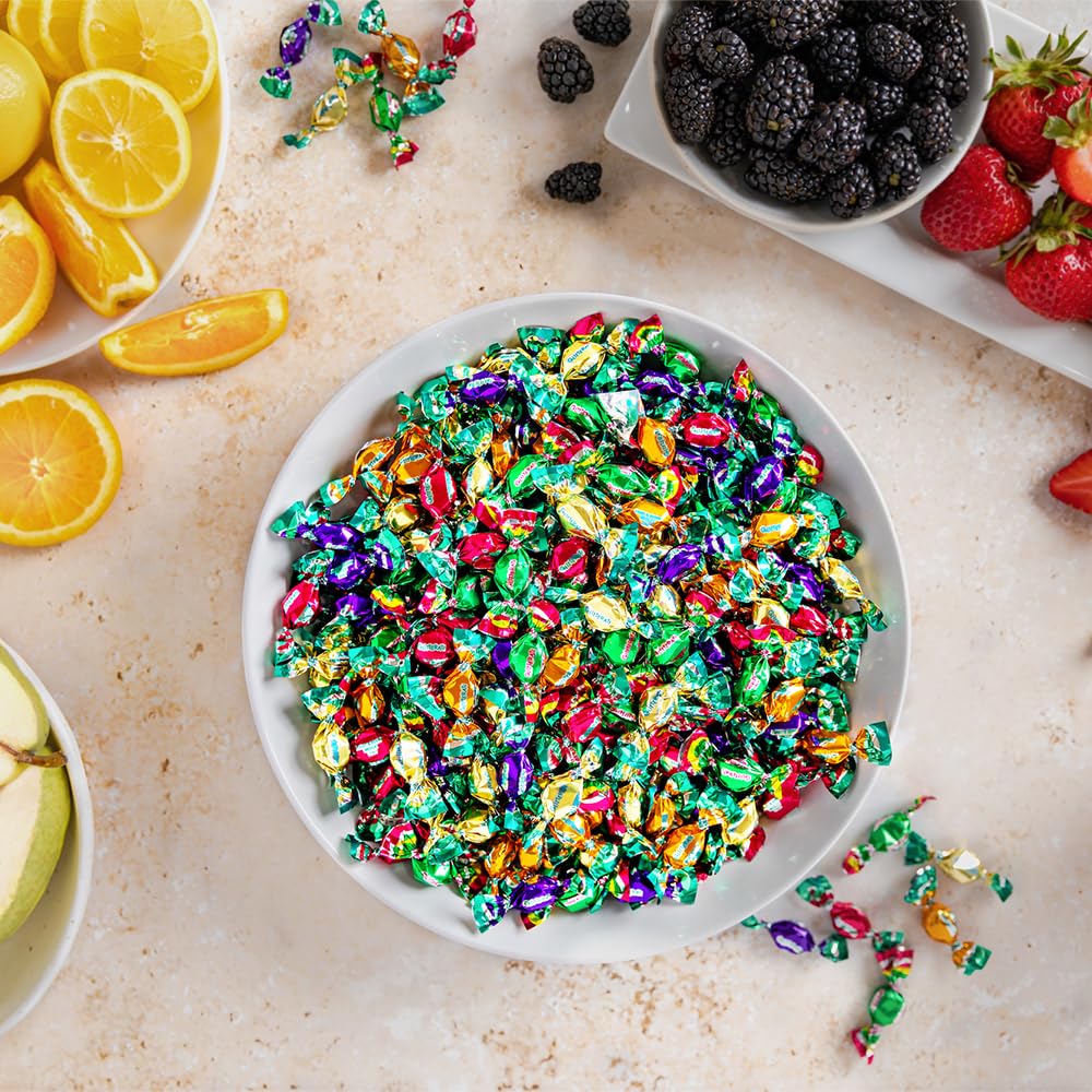 Chipurnoi GLITTERATI candies in a glass bowl on a table, perfect for events