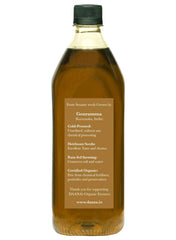 Close-up of sesame seeds and oil texture showing Daana purity benefits