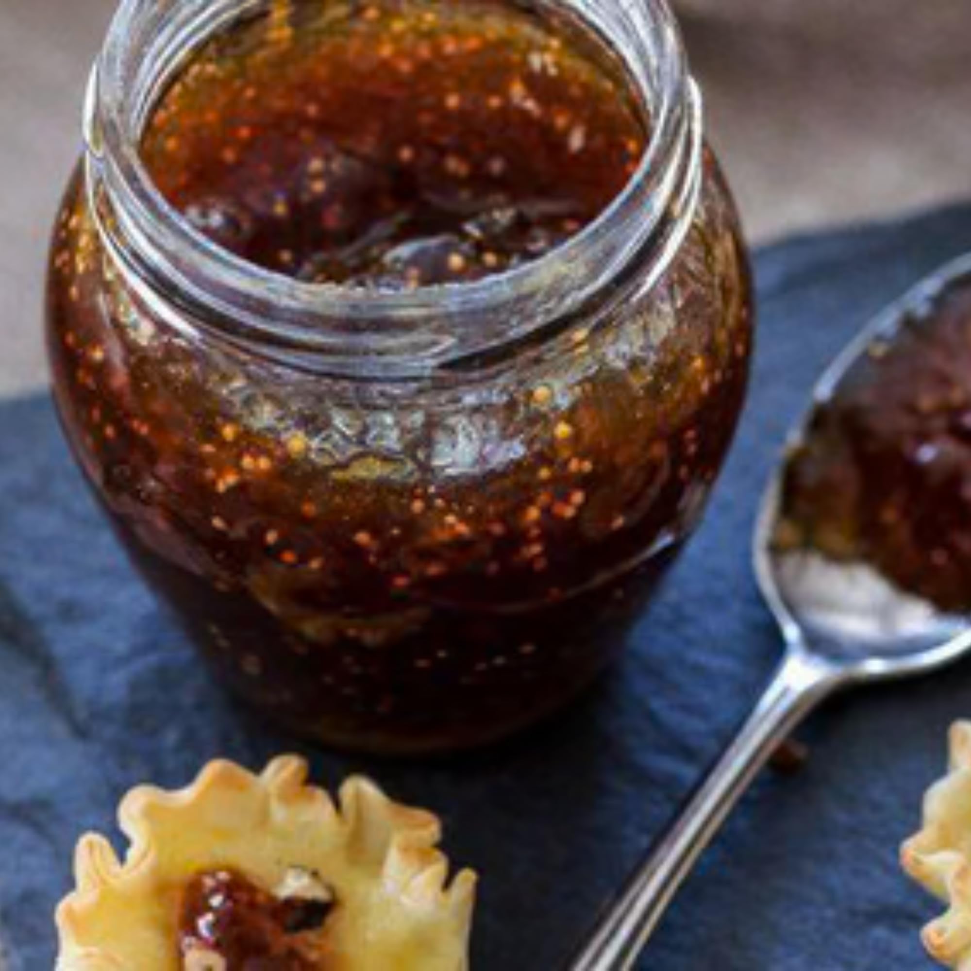 Dalmatia fig spread next to a ruler for size comparison and portion planning